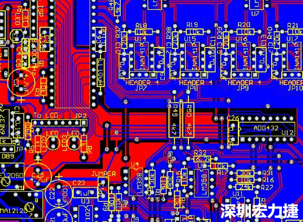 一般產(chǎn)品的PCB設(shè)計(jì)，多數(shù)先決定元件布局，再進(jìn)行線路連接，于元件位置就先改善干擾問題，再從線路細(xì)節(jié)著手改善產(chǎn)品。