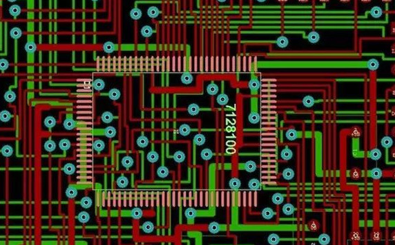 圖1：兩種PCB模型的部分電路。頂圖：傳統(tǒng)設(shè)計(jì)版本。